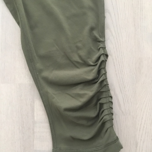 Lululemon Hight Waist (low convertible) Olive / Army Green Jogger Capri Pants - Picture 3 of 10